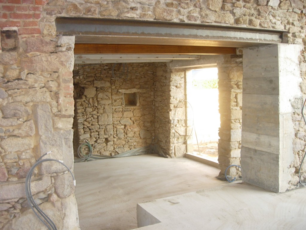 Ouverture de mur en pierre, en béton dans la Charente